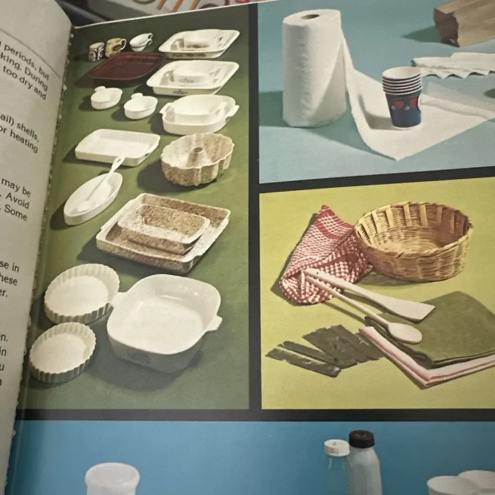 Introduction to Cooking with the‎ Amana Radarange Microwave Oven Cookbook 1980